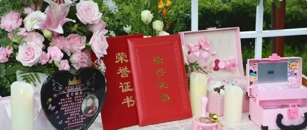 <b>泛爱续永恒，，，，，，，，稚笔绘赤心</b>