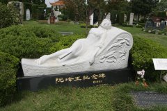 ng电子游戏碑雕名人堂 | 阮玲玉纪念碑的石雕艺术