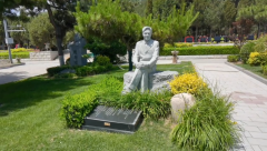 孙礼仁纪念碑完工：以《思索》之名，，，，，，传承艺术之魂